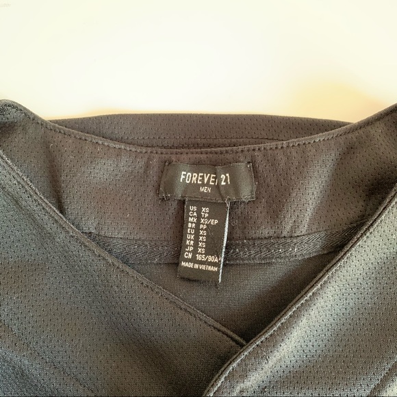 🌴3 /$40 🌴 Forever 21 mens black and red jersey - Picture 3 of 4